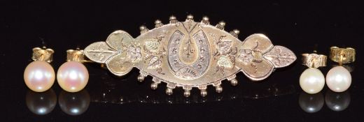 Victorian 9ct gold brooch with floral and horseshoe decoration (Birmingham 1891, 2.9g) and two pairs
