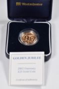 2002 QEII fourth head £25 Guernsey gold coin in fitted case with certificate, 7.98g