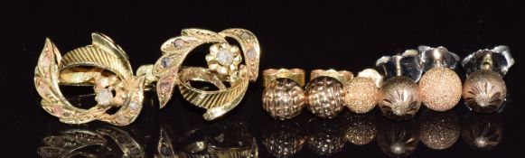 A pair of 18ct gold earrings (4g) and three pairs of 9ct gold studs, 1.6g