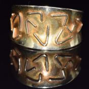 A bespoke 14k gold ring with abstract design, 4g, size J