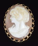A 9ct gold brooch/ pendant set with a cameo, 11.5g, 3.3 x 4cm