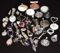 Thirty three silver pendants including rose quartz, mother of pearl, coral, amethyst, abalone,