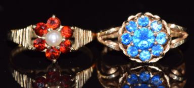 Two 9ct gold rings, one set with a pearl surrounded by garnets, 4.6g, size N