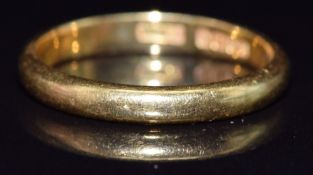 A 22ct gold wedding band / ring, 3.2g, size O