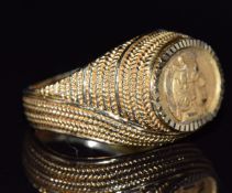 A 14k gold ring set with rope twist decoration and a cameo depicting a warrior, 6.9g, size L