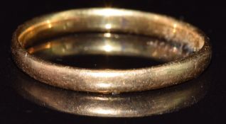 A 22ct gold wedding band, Birmingham 1927, in vintage box, 2.8g, size U