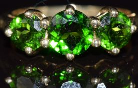 A 9ct gold ring set with Russian diopside, 1.6g, size J
