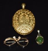 Victorian locket with engraved decoration, 14k gold pendant set with jadeite (1.2g) and a 9ct gold