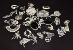 A collection of silver brooches including enamel, marcasite, swallow, lizard, golf, 'Lang'