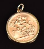 Elizabeth II 1958 gold full sovereign in 9ct gold pendant mount, 9.3g