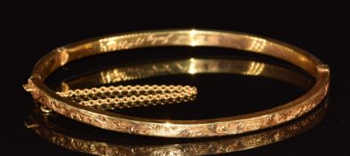 Art Deco 9ct gold bangle with engraved chased decoration, 3.5g, 5.5 x 4.7cm