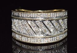 A 9ct gold ring set with diamonds, 4g, size M