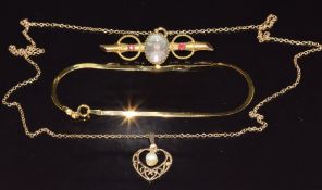 A 9ct gold bracelet, 9ct gold chain, 9ct gold pendant and 9ct gold sweetheart brooch set with a