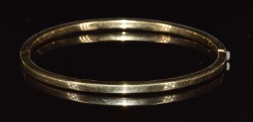 A 9ct gold bangle, 5g, 6 x 5.2cm