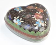 Chinese cloisonné heart shaped cache pot with butterfly decoration, maximum diameter 8cm