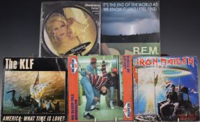 Approximately 1000 singles mostly 1970s and 1980s