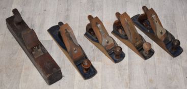 Woodworking planes including Stanley No 5 1/2, Acorn 4 1/2 and Record T5 and 4 1/2