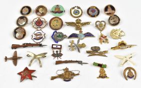 Thirty one assorted metal, metal and enamel, tortoiseshell and rose metal badges including Royal