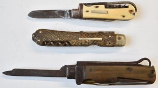 Three coachman's knives of various sizes, largest blade 8.5cm. PLEASE NOTE ALL BLADED ITEMS ARE