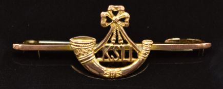 King's Shropshire Light Infantry 9ct gold sweetheart brooch, 2.6g