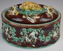 Wedgwood majolica small game pie dish with inner liner and vine decoration, with hare finial, W19