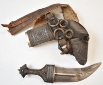 Middle Eastern Jambiya dagger with decorated hilt, 20cm curved blade, scabbard and belt. PLEASE NOTE