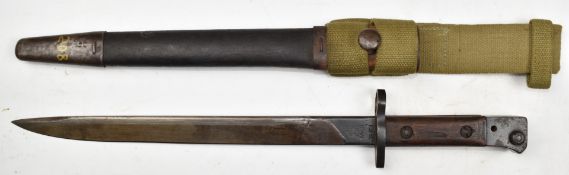 British 1907 pattern bayonet Indian made, with good stamps to ricasso, a 30.5cm blade, scabbard