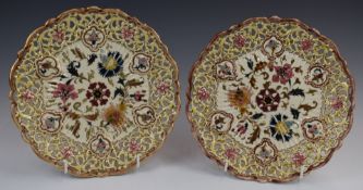 Pair of Zsolnay Pecs reticulated cabinet plates, diameter 22cm