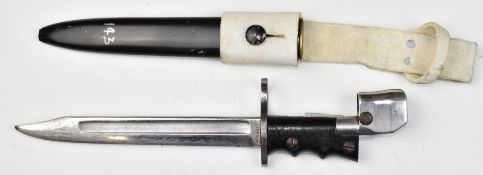British knife bayonet number VII Mk1 with swivel pommel, 20cm blade, scabbard and frog. PLEASE