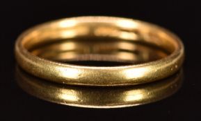 A 22ct gold wedding band / ring, maker Parsons, 2g