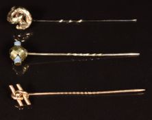 Edwardian 15ct gold stick pin (1.2g) and two yellow metal knot stick pins with engraved decoration