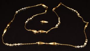 An 18ct gold bi-coloured gold necklace, length 102cm, 36.7g