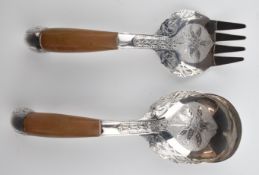 Pair of Eastern silver and horn salad servers, length 24cm, weight 286g all in