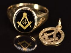 A 9ct gold signet ring set with a Masonic plaque and a 9ct gold Masonic pendant, 3.7g, size R/S