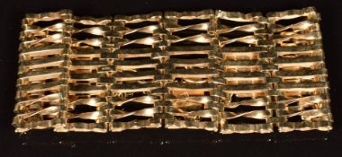 A 9ct gold gate bracelet, length 16cm, 19.3g