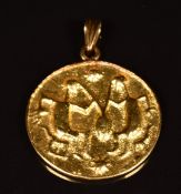 An 18ct gold pendant with relief Dilmun seal decoration, 9.3g
