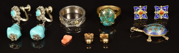 A pair of 9ct gold earrings (1.1g), a pair of silver earrings set with enamel, a silver gilt ring