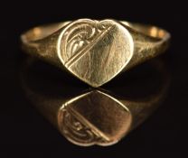 A 9ct gold heart shaped signet ring, 1.1g, size L