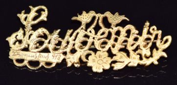 A c1920 18k gold 'souvenir' brooch, 6.1g