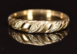 A 9ct gold ring set with diamonds, 1g, size K