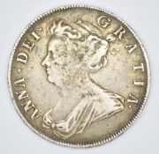 1707 Queen Anne roses and plumes half crown, Tutamen edge