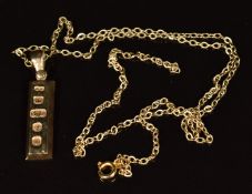 A 9ct gold ingot on a 9ct gold chain, 5.9g