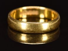 A 22ct gold wedding band / ring, 4.6g, size N