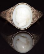 Victorian rose gold ring set with a cameo, with engraved shoulders, 2.5g, size P