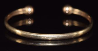 A 9ct gold bangle, 6g
