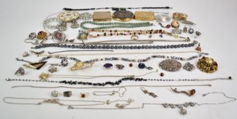 A collection of jewellery including filigree brooch, vintage brooches, pearl necklace, silver