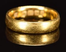 A 22ct gold wedding band / ring, Birmingham 1914, 5.3g, size M