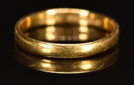 A 22ct gold wedding band / ring, 2.2g, size L