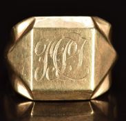 A 9ct gold signet ring, 10.1g, size S/T