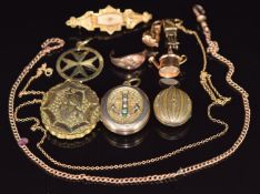 A section of 9ct gold fob chain (3g), 9ct gold chain (1g), Victorian lockets, three charms marked